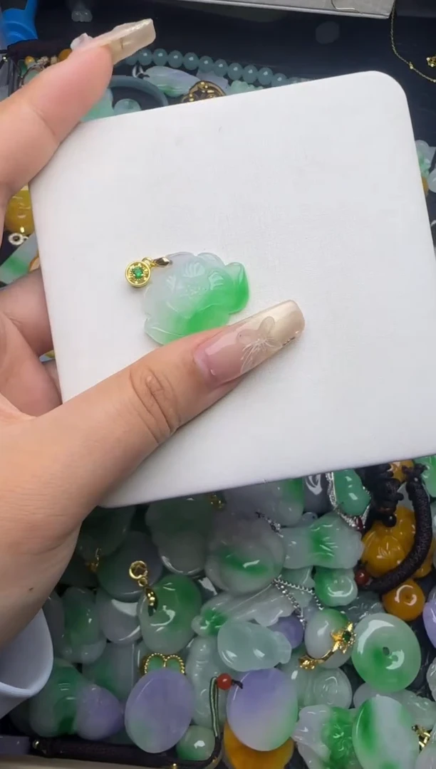 翡翠未镶嵌颈饰天然缅甸翡翠吊坠