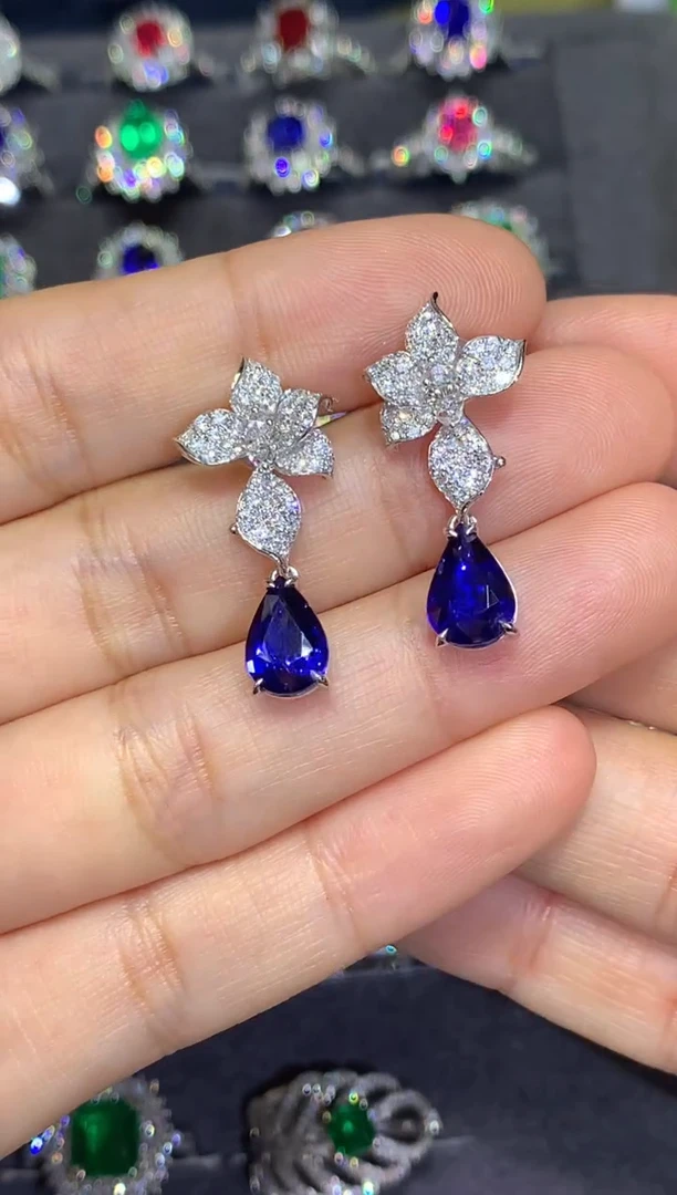 耳饰蓝宝石18K金镶嵌2.49CT