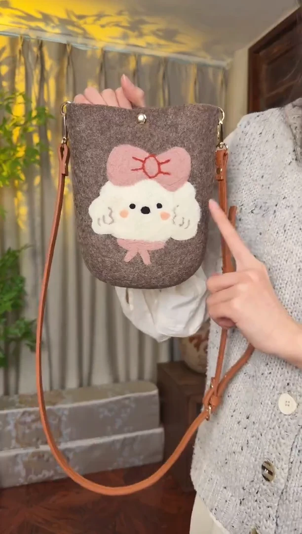 羊毛非遗羊毛毡包 手机包小狗