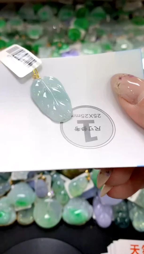 翡翠18K金镶嵌颈饰1111111111111111
