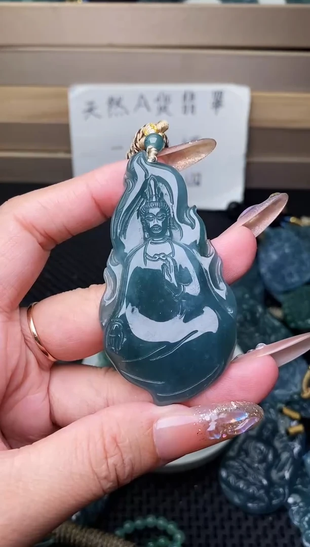 颈饰未镶嵌翡翠