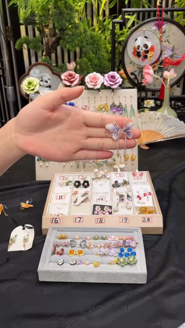 织绣?****?非遗饰品