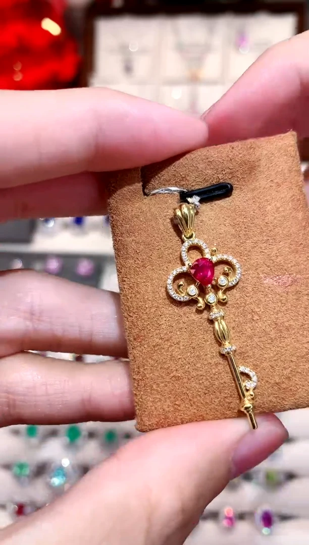 【闪购商品】红宝石吊坠18K金镶嵌0.50ct/天然宝石/七天无理由