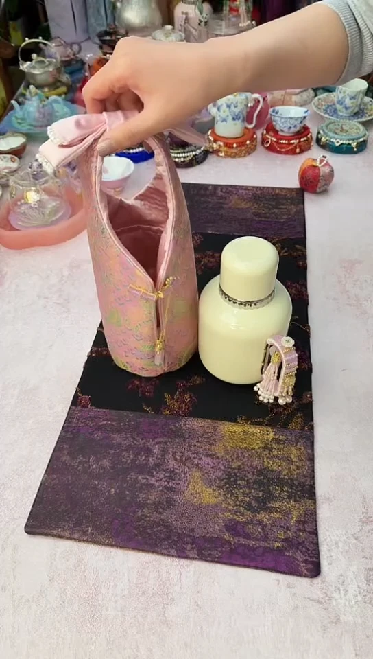 34白色600cc传家壶带编织带壶包