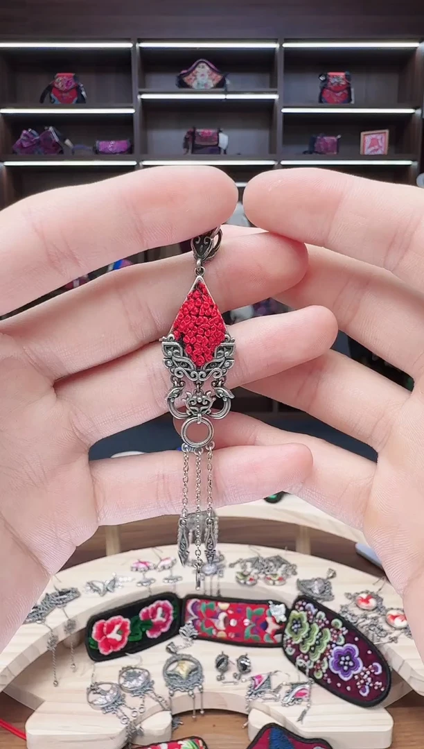 织绣21蒙阿苏苗绣传承店