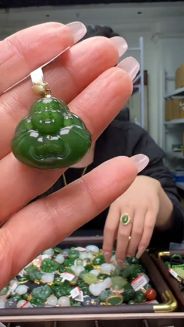 颈饰18K金镶嵌和田玉（多样性发货.发其一)12.08.62