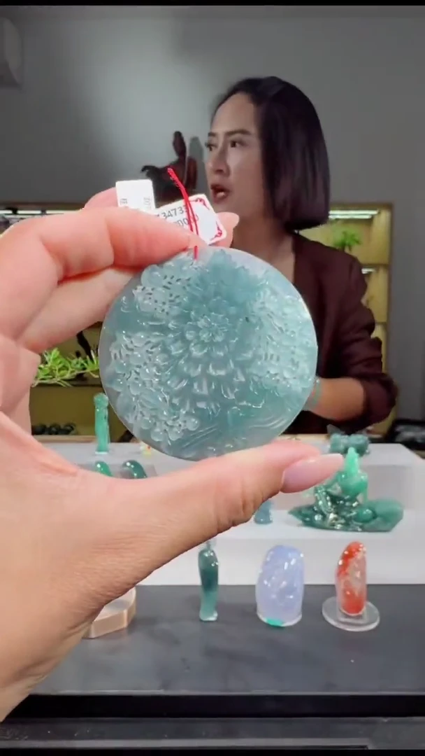 吊坠(赠链)未镶嵌翡翠花牌（多样性发其一）