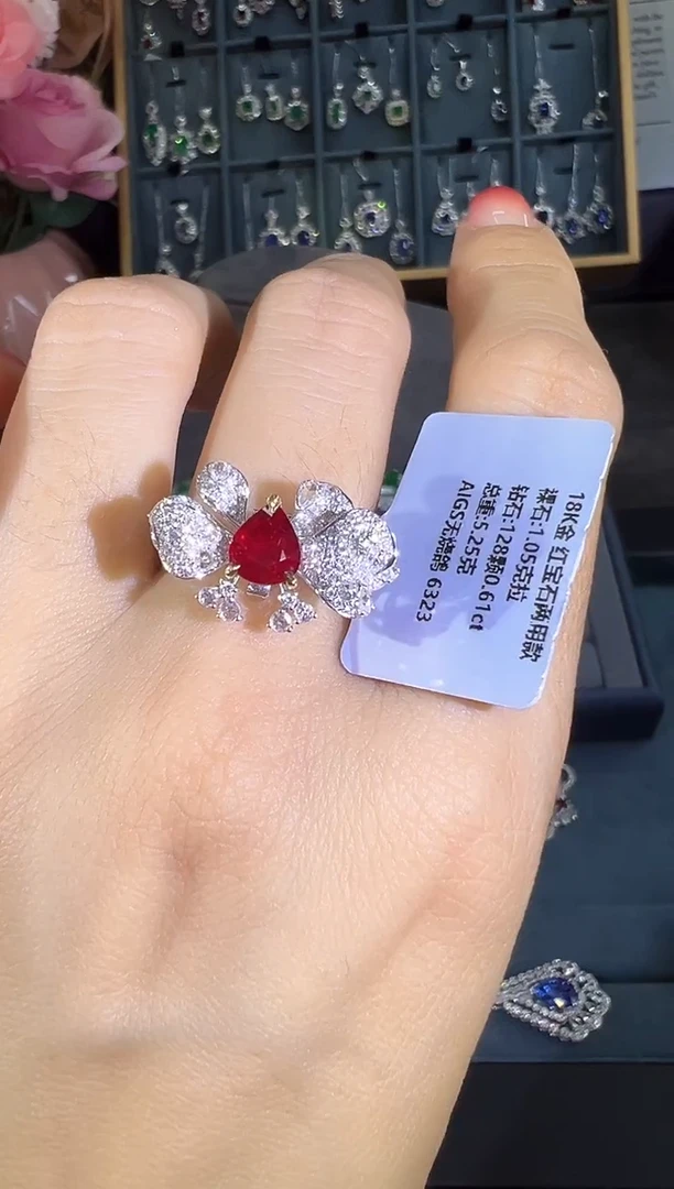 戒指18K金镶嵌红宝石戒指