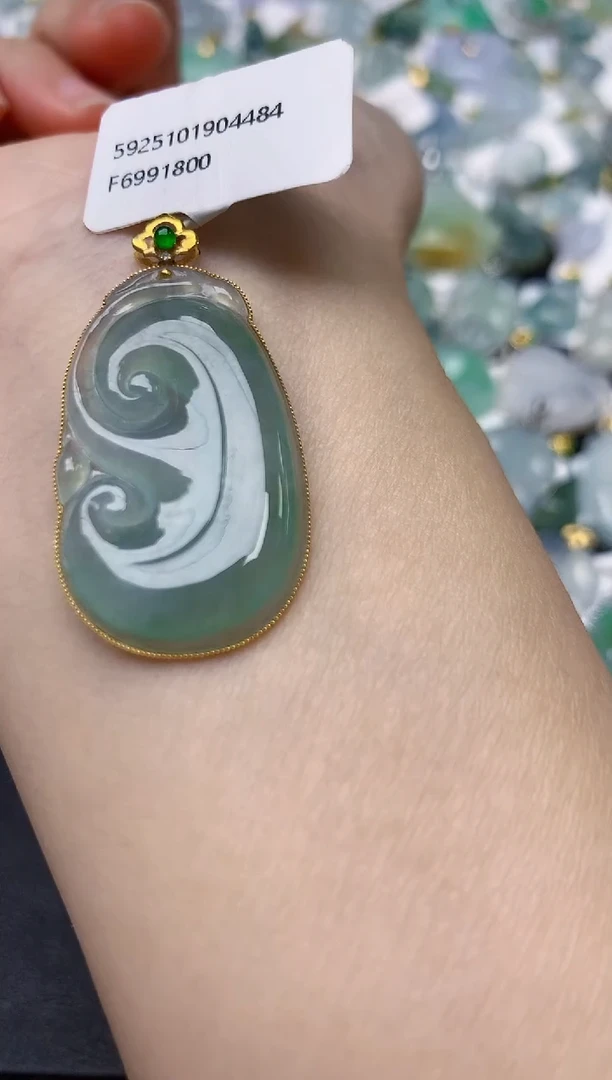 颈饰18K金镶嵌翡翠天然缅甸A货翡翠