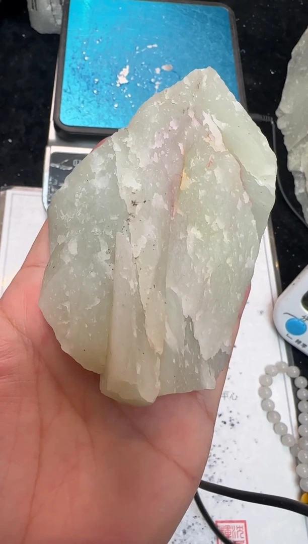 未镶嵌根据客户要求定制和田玉凯****客莎-新疆和田玉于田料