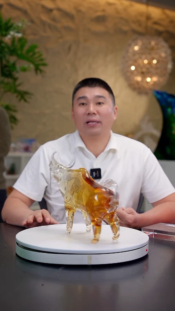 摆件琥珀色银箔牛摆件