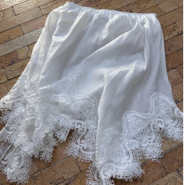 XX  Qianxi早春不规则蕾丝叠搭半裙