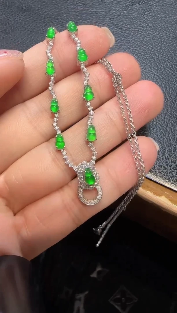 【闪购商品】翡翠颈饰18K金镶嵌葫芦