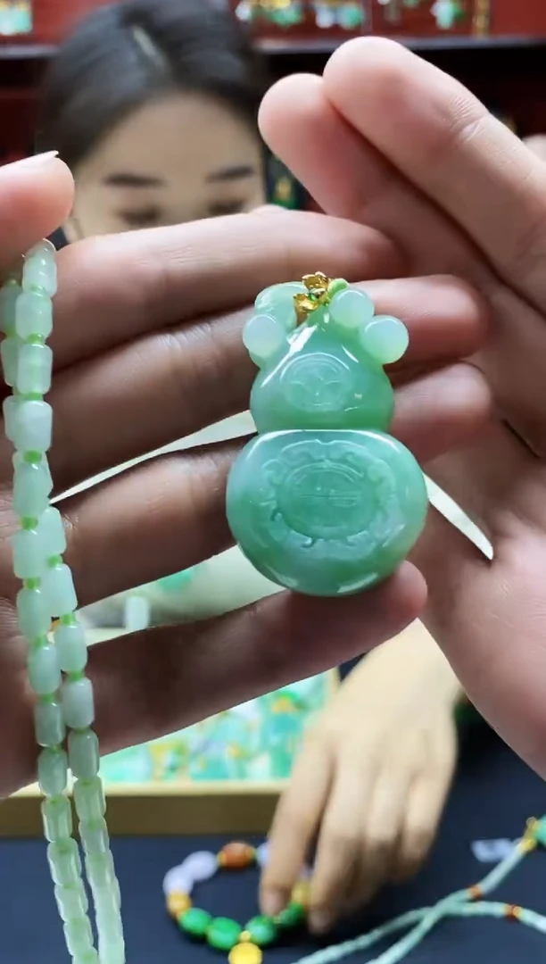 颈饰未镶嵌翡翠吊坠