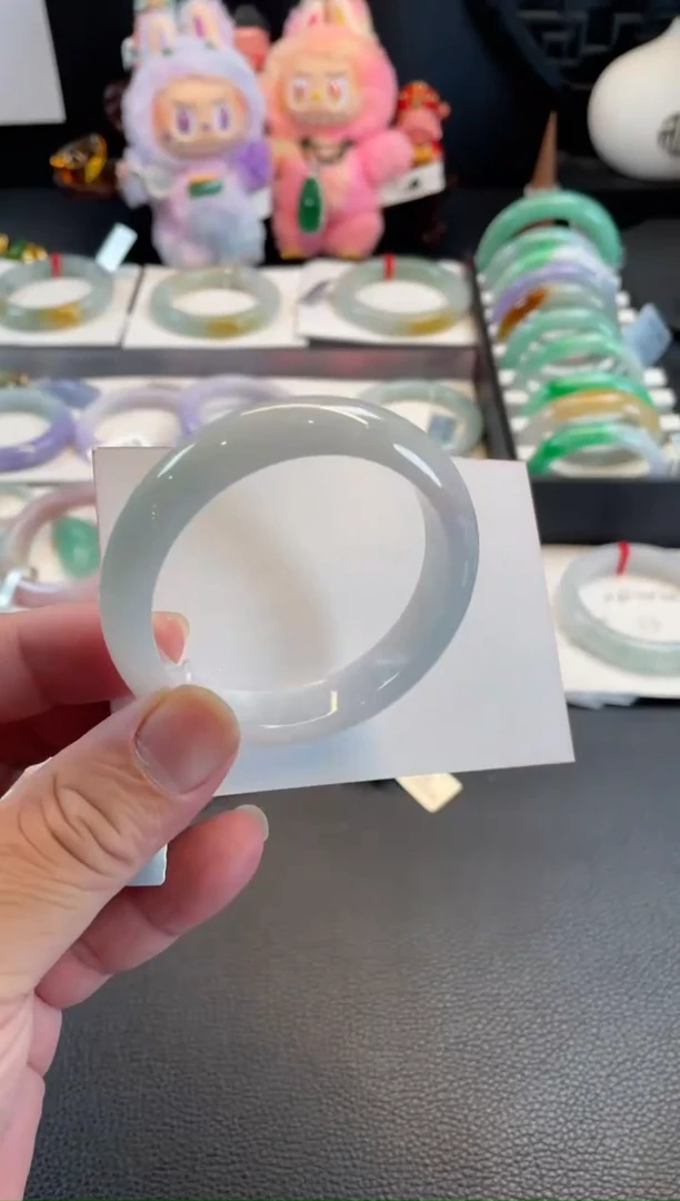 翡翠手镯未镶嵌52.5正圈 有纹