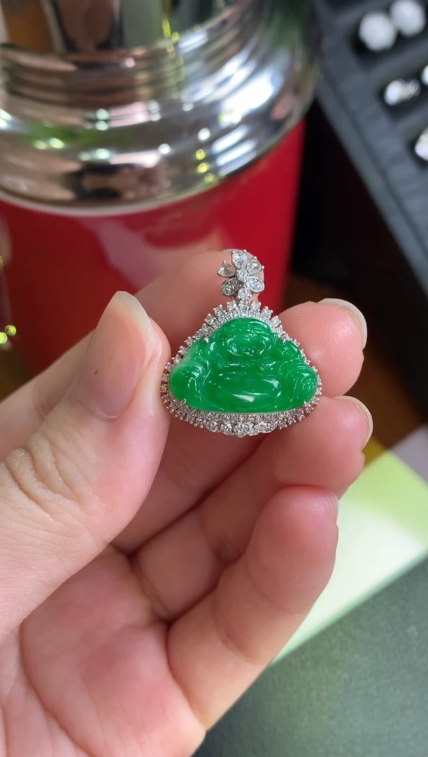翡翠18K金镶嵌颈饰绿佛
