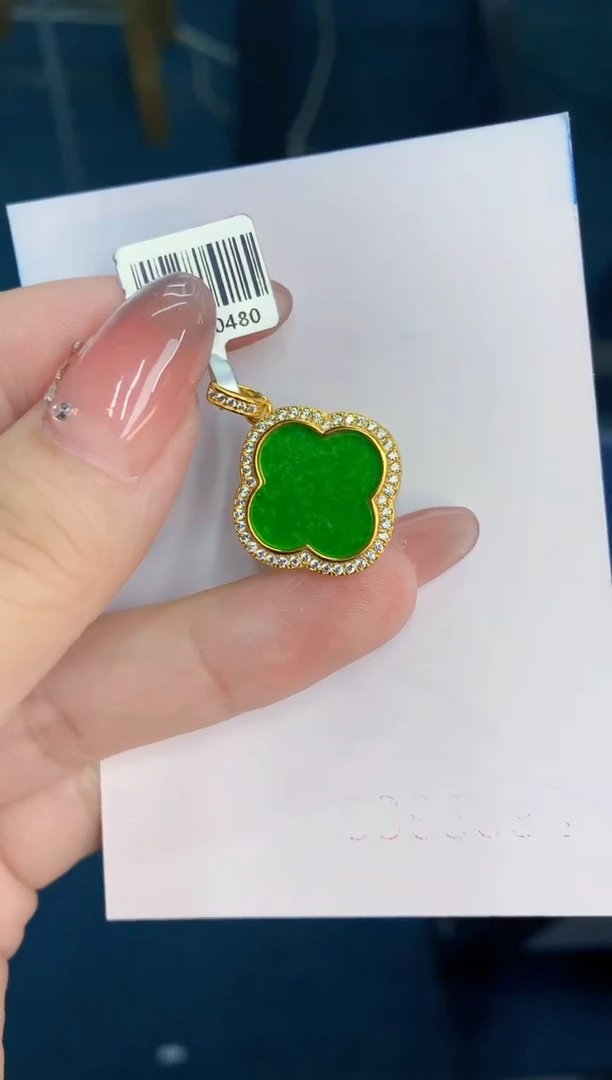 翡翠未镶嵌颈饰1