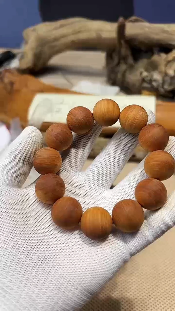 柏木（崖柏）南太行崖柏2.0毛串（睡眠不好，免疫力差去拍）