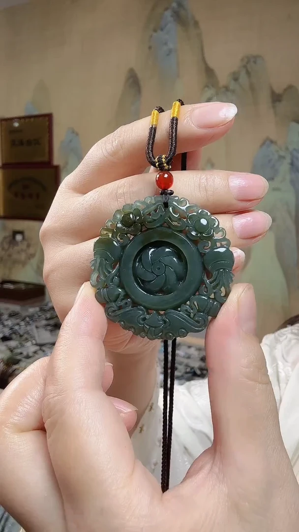颈饰未镶嵌和田玉.