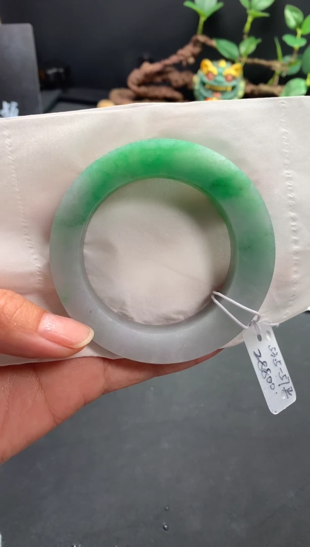 定制翡翠手镯未镶嵌白底青正圈53.5-57