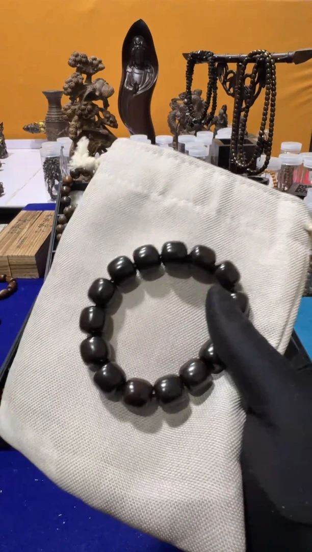 大叶紫檀（黑酸枝木类）