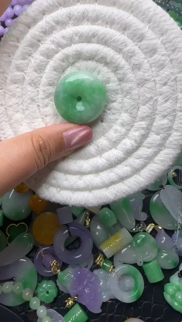 颈饰未镶嵌翡翠缅甸翡翠吊坠