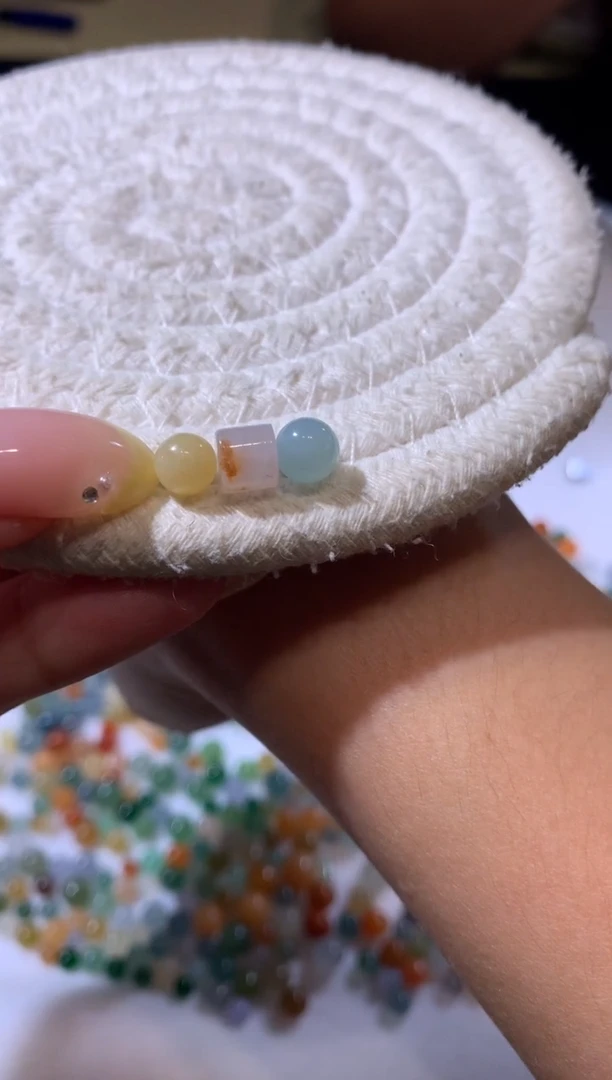 未镶嵌定制翡翠6-6.4珠子3颗99