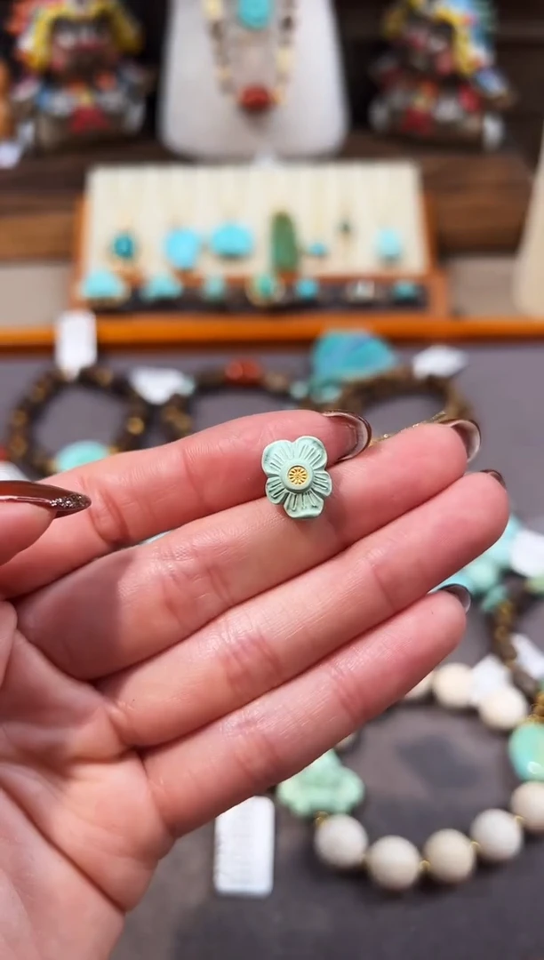 未镶嵌绿松石配饰花卡子