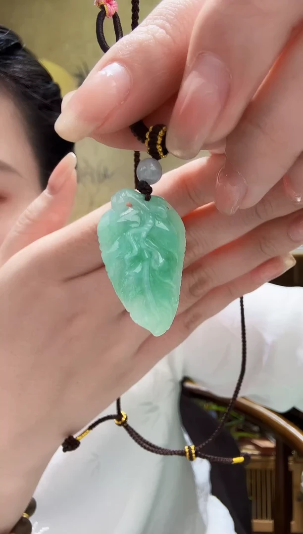 颈饰未镶嵌翡翠吊坠