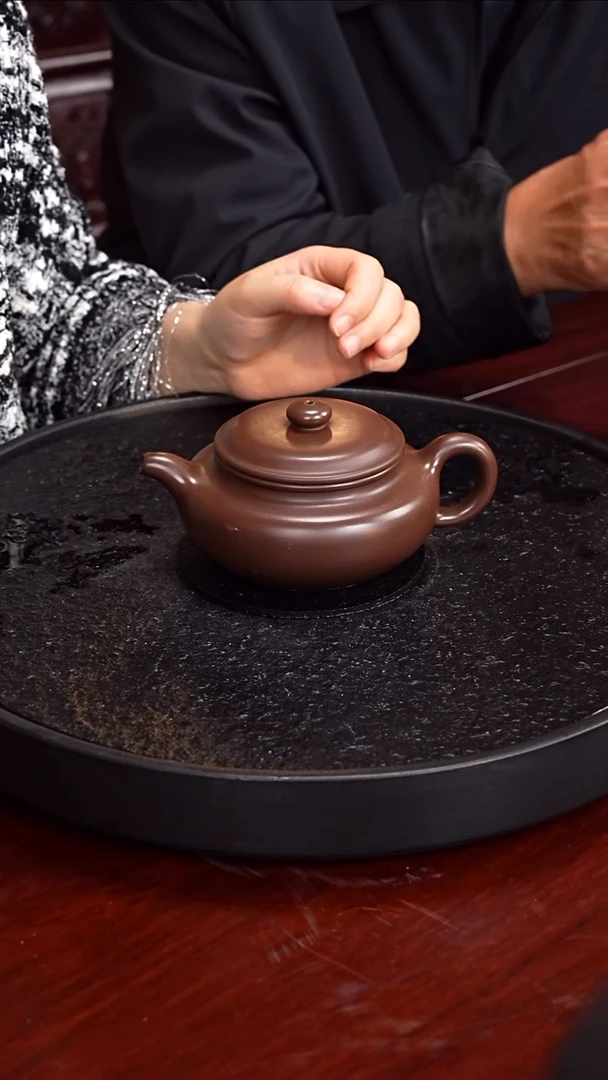 茶壶紫砂顾海荣 大口扁腹33 紫泥 380毫升 配邮票