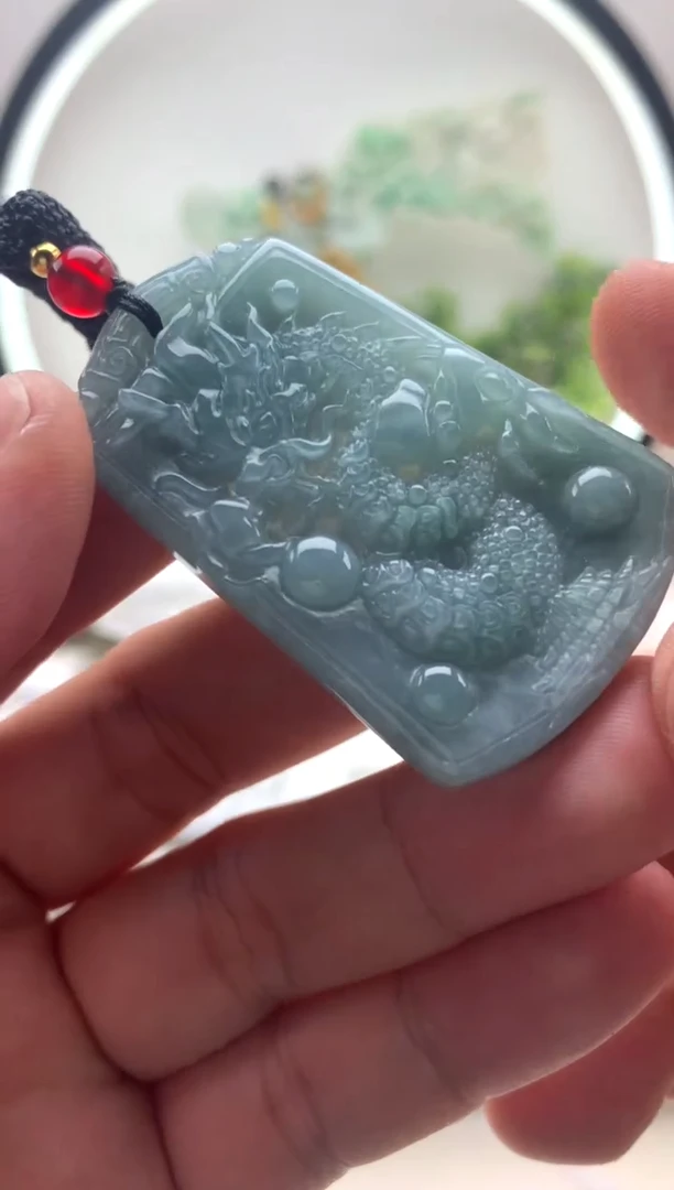颈饰未镶嵌翡翠山水牌