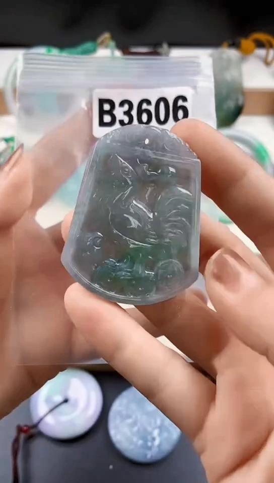 颈饰未镶嵌翡翠天然翡翠吊坠挂件