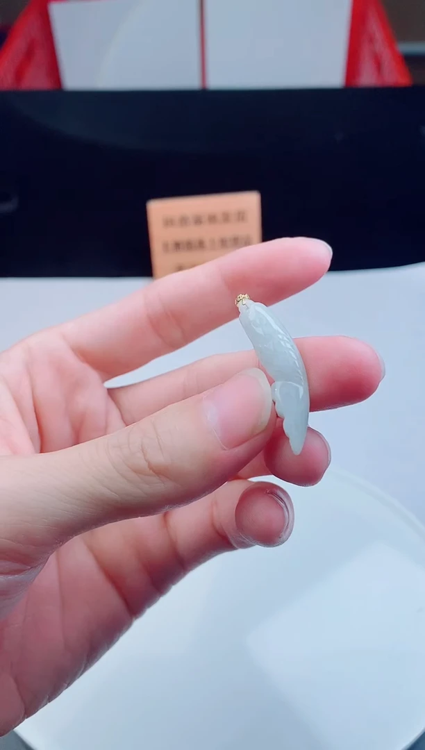 颈饰未镶嵌翡翠  `
