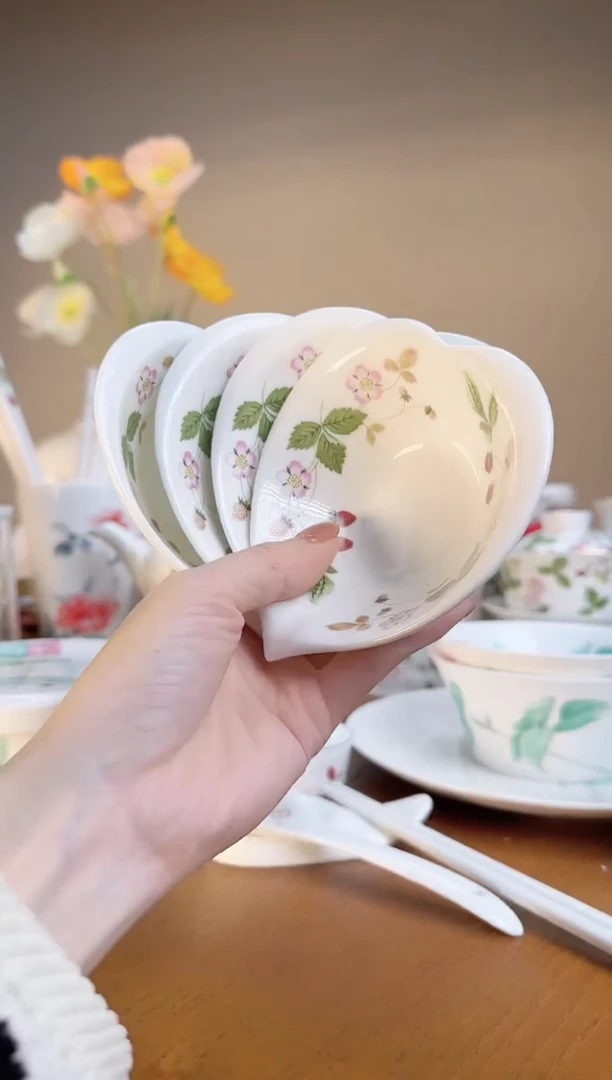 【闪购商品】高骨瓷桃心味碟小吃碗4个