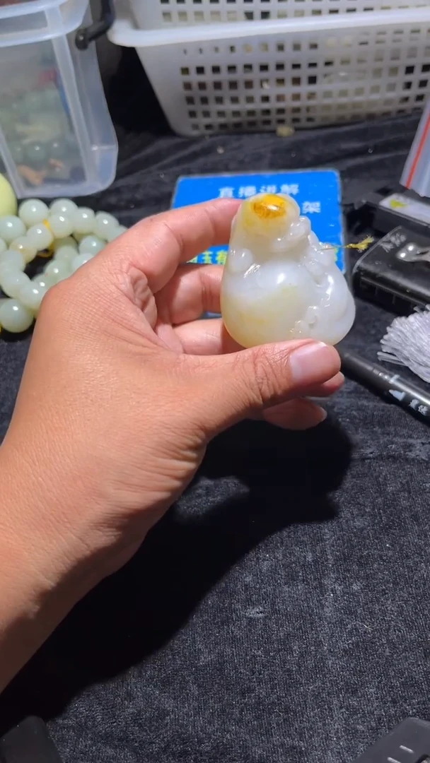 颈饰未镶嵌和田玉吊坠