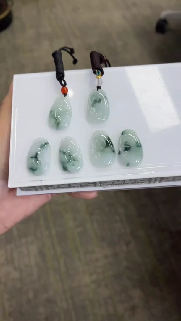 翡翠未镶嵌颈饰L310  /多样性发一件/配绳子