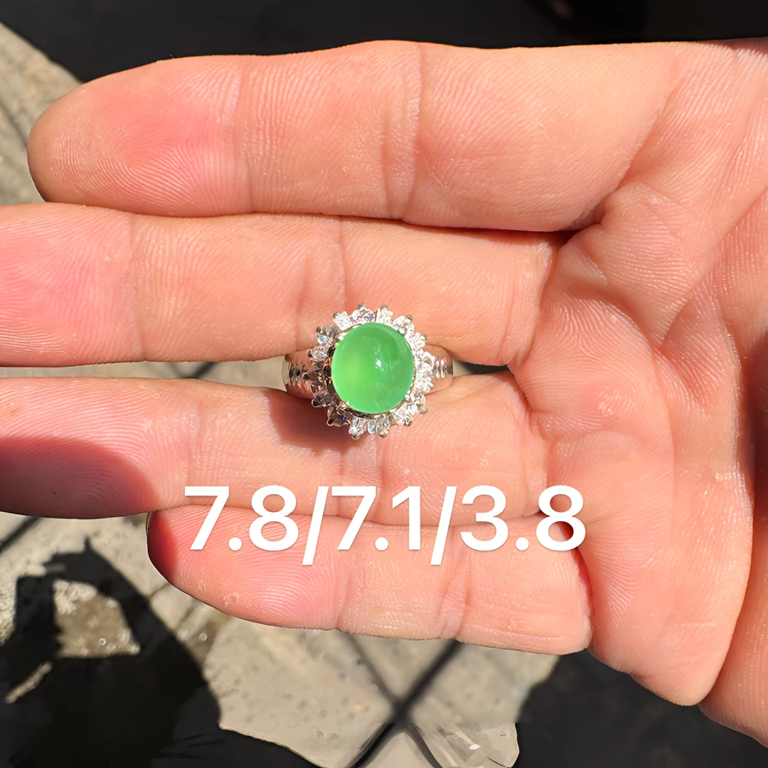 1028(小哪吒在源头)冰种翡翠木那甜阳绿戒面干净肉细荧光足M60