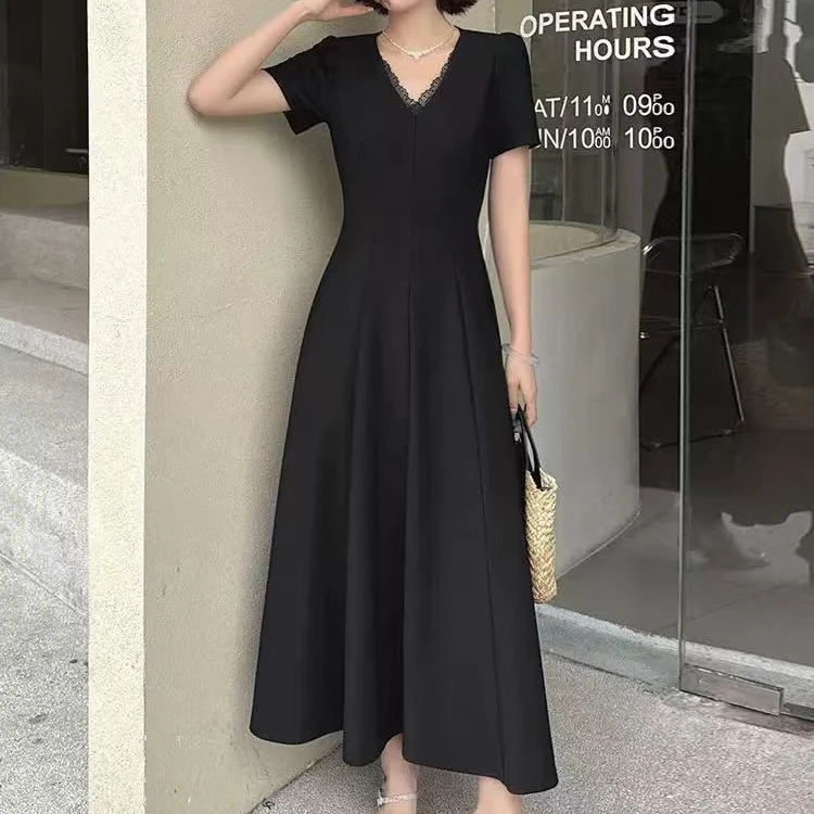 显瘦微胖赫本风黑色V领连衣裙夏季胖MM气质名媛今年流行爆款裙子