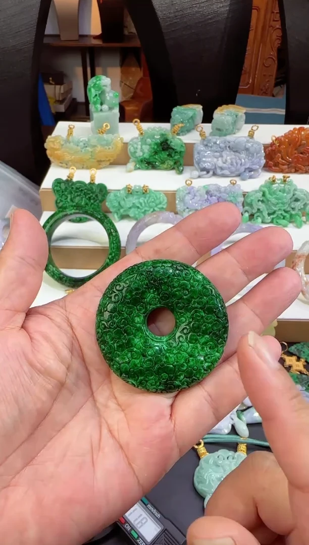 颈饰未镶嵌翡翠吊坠