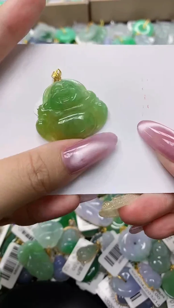 翡翠18K金镶嵌颈饰111111111