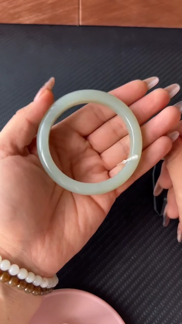 【闪购商品】和田玉手镯未镶嵌且末微色差近矿56L