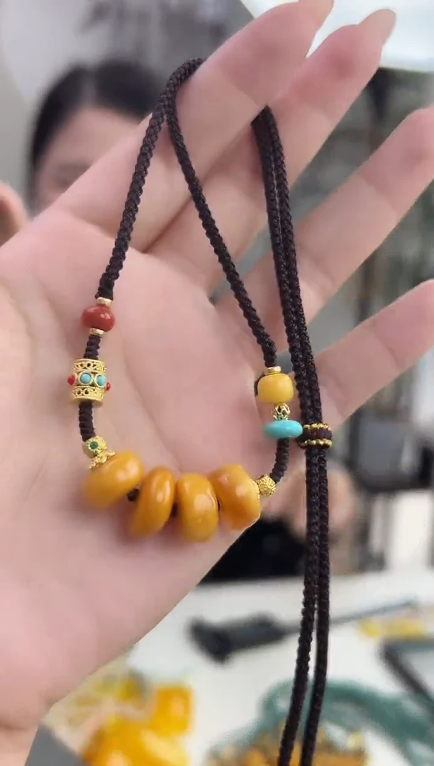 裸石琥珀未镶嵌天然琥珀蜜蜡锁骨吊坠多样性发一条