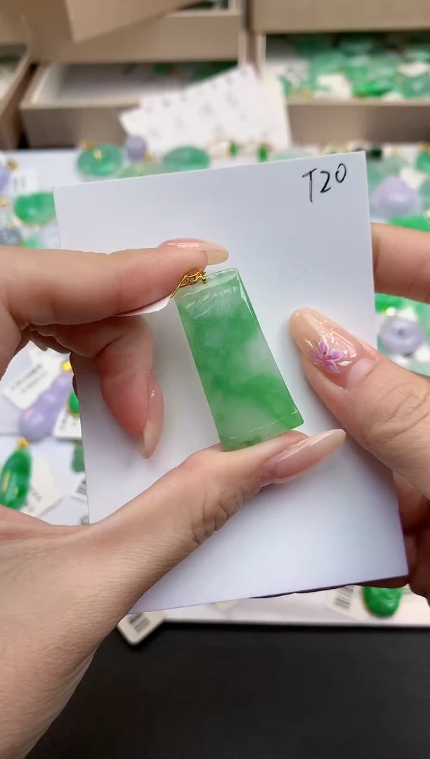 颈饰18K金镶嵌翡翠天然缅甸A货翡翠