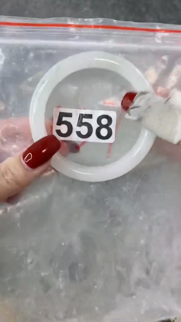 【闪购商品】石英质玉手镯未镶嵌6061+558