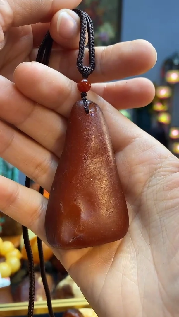 未镶嵌颈饰琥珀吊坠