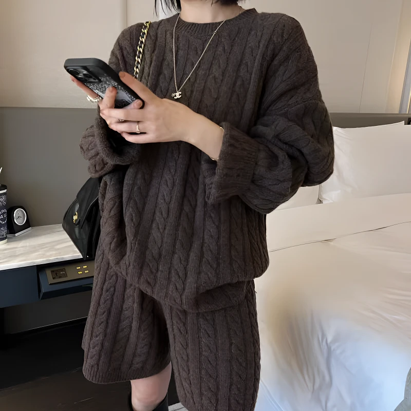 港风复古麻花圆领毛衣配短裤两件套女25秋冬新款松弛感针织套装