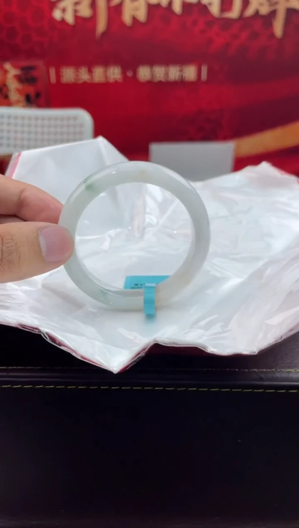 【闪购商品】翡翠手镯未镶嵌41翡翠手镯（微瑕）