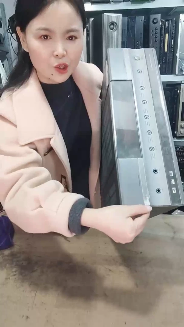 8新功放机一台，不包邮费