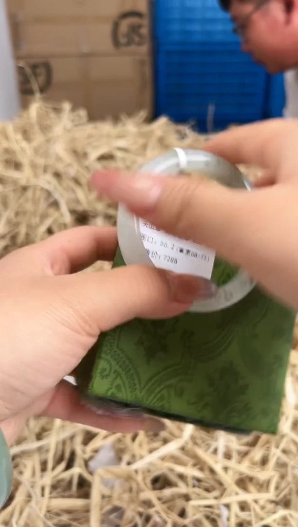 未镶嵌手镯石英质玉T-3466