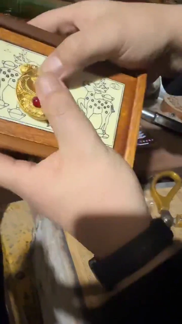 木小鹿盒子带园牌子